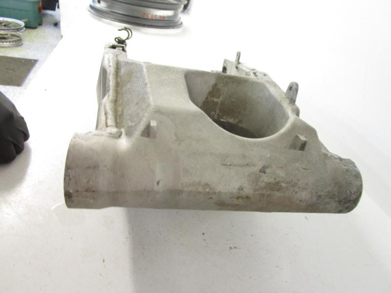 たみ 98 Kawasaki ZX 7R Ninja Swingarm 33001-1494-KF 1996-1998